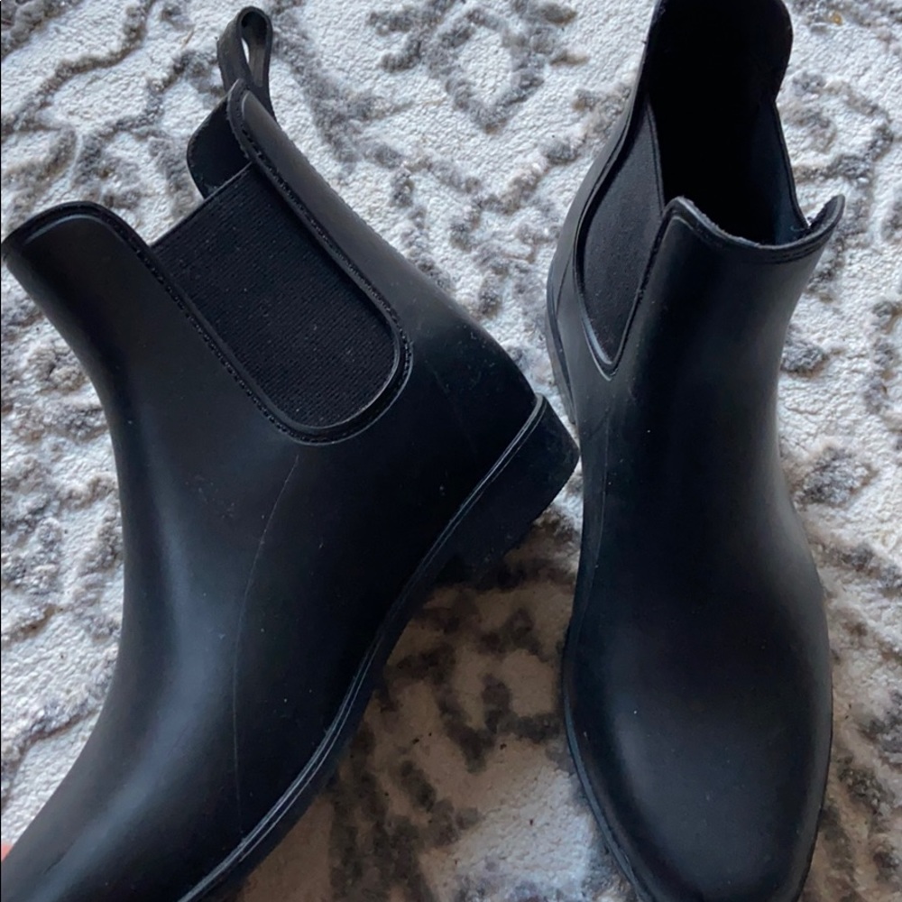 Chelsea Boots - Picture 2 of 3